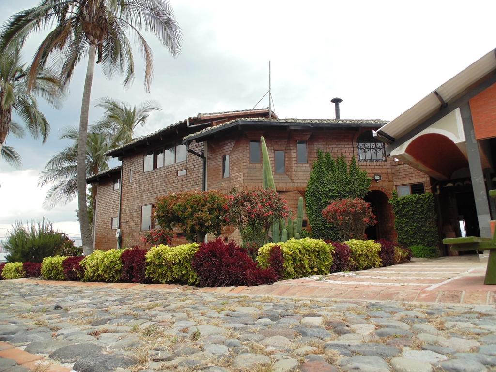 Hosteria Rosa Blanca Puembo Exteriér fotografie