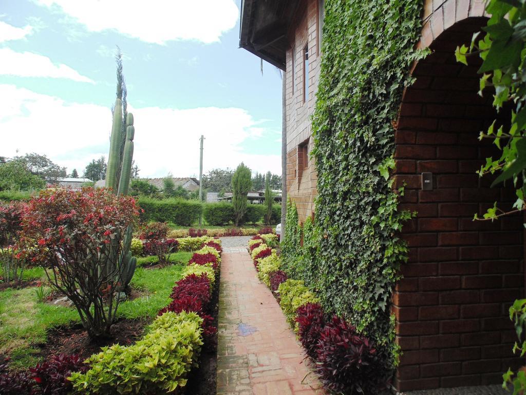 Hosteria Rosa Blanca Puembo Exteriér fotografie